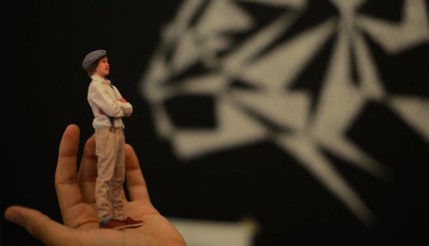 Estúdio alemão cria miniaturas hiper-realista de pessoas